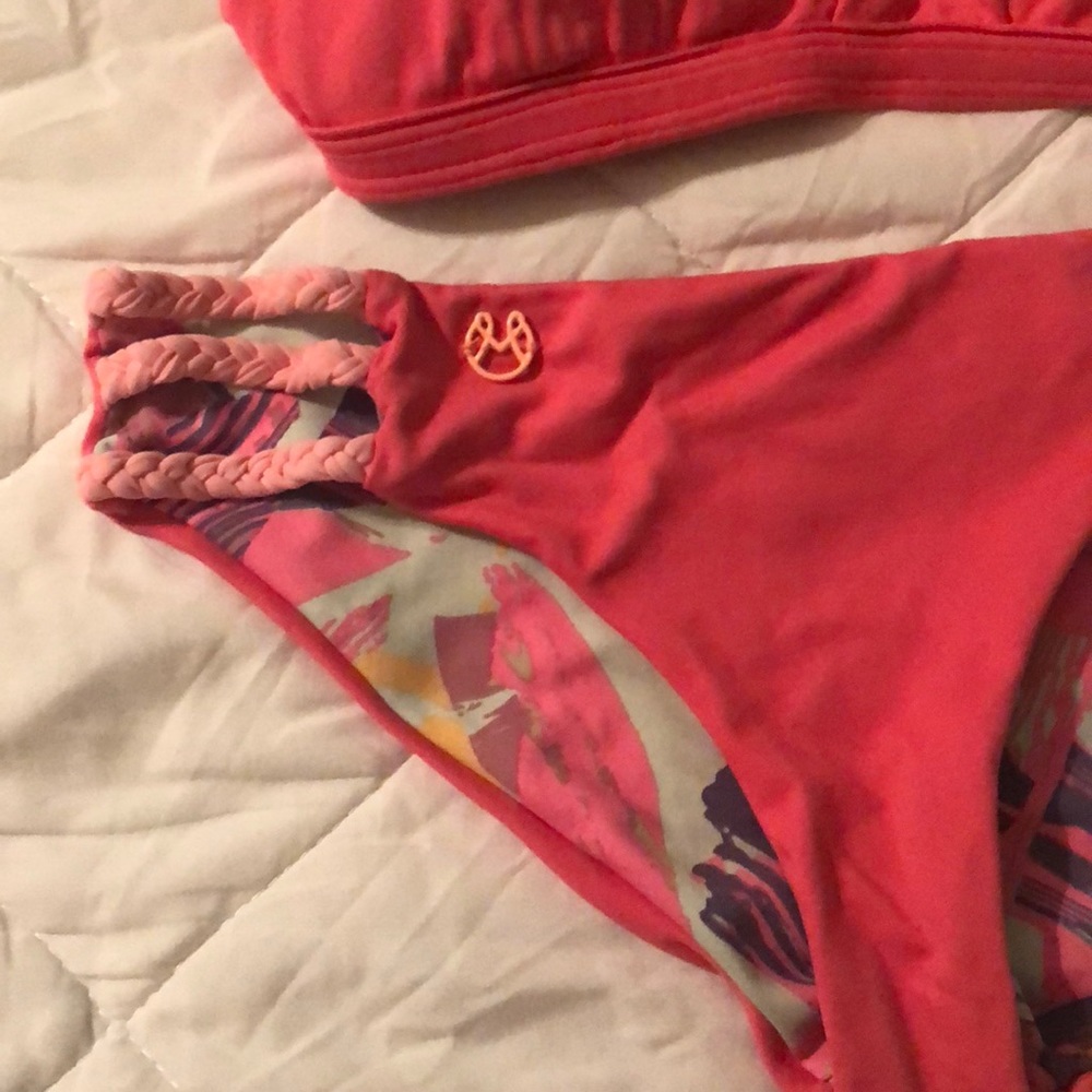 Bikini - Picture 2 of 4
